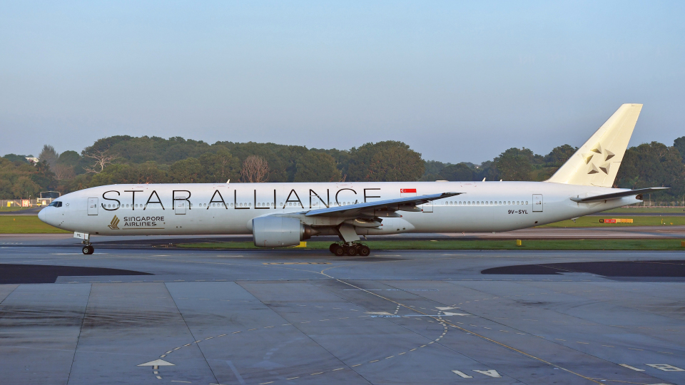 シンガポール航空 Boeing 777-300 9V-SYL シンガポール・チャンギ国際