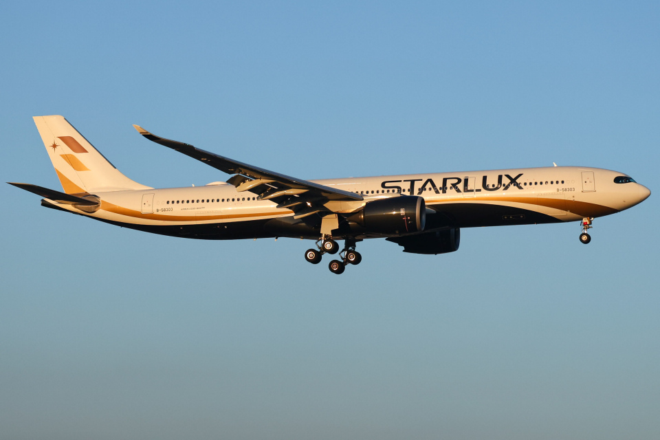 スターラックス航空 Airbus A330-900 B-58303 福岡空港 航空フォト