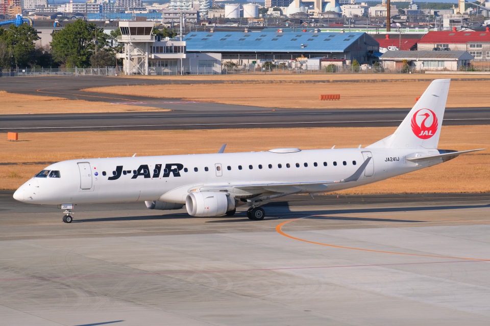 ジェイエア Embraer 190 JA241J 宮崎空港 航空フォト | by Ritla*さん