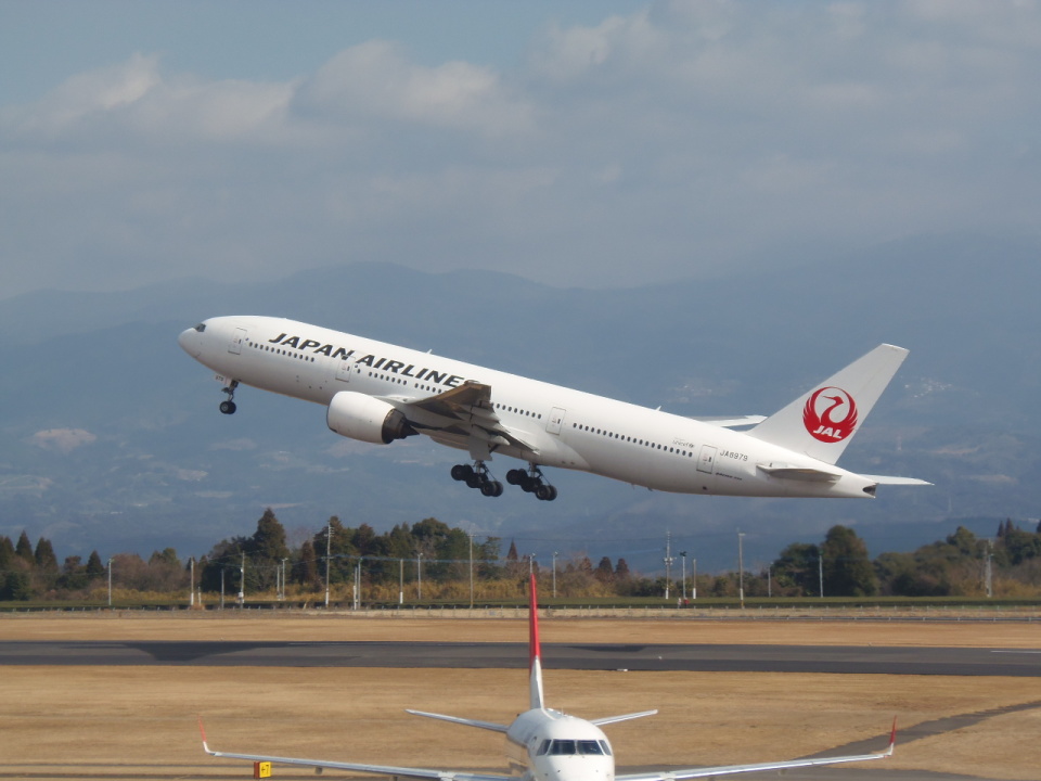日本航空 Boeing 777-200 JA8979 鹿児島空港 航空フォト | by F.Kaito