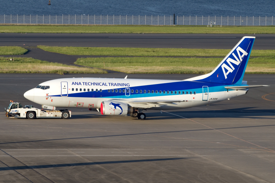 ANAウイングス Boeing 737-500 JA301K 羽田空港 航空フォト | by