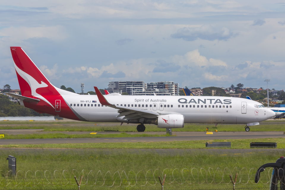 カンタス航空 Boeing 737-800 VH-VYJ シドニー国際空港 航空フォト
