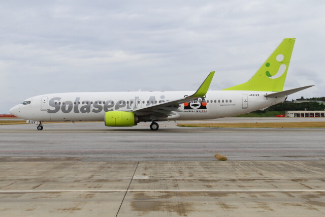 がんばるけん! くまモンGO」特別塗装機 ソラシド エア (737-800