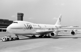 スーパーリゾート・エクスプレス (イエロー)」特別塗装機 日本航空