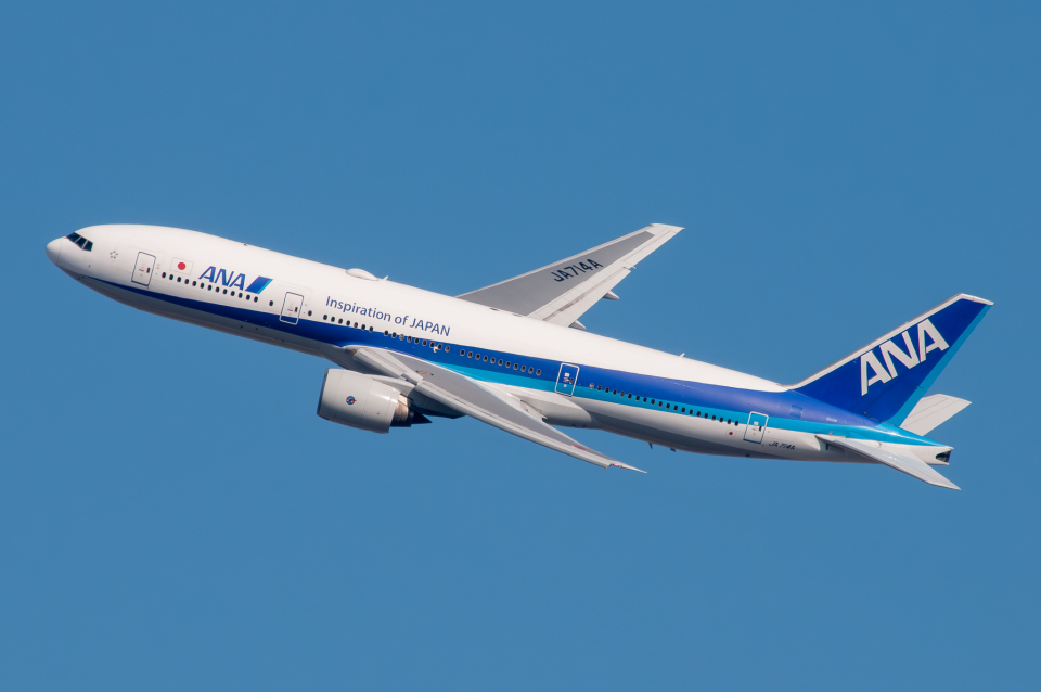 全日空 Boeing 777-200 JA714A 伊丹空港 航空フォト | by きんめいさん