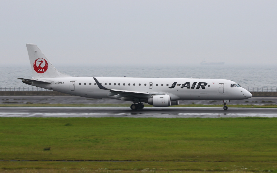 ジェイエア Embraer 190 JA253J 大分空港 航空フォト | by asuto_fさん