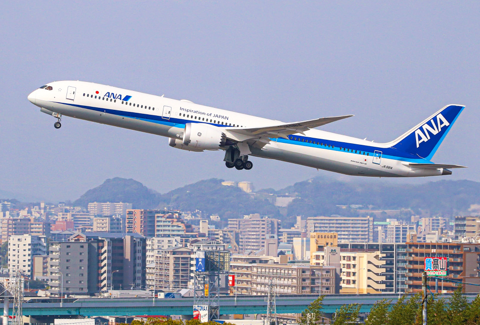 全日空 Boeing 787-10 JA981A 福岡空港 航空フォト | by vanyorasky