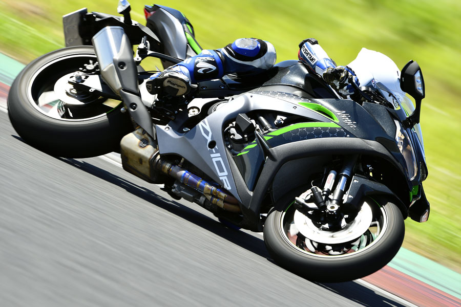 直4等間隔爆発エンジンの魅力–KAWASAKI Ninja ZX-10R SE 編 - 【公式