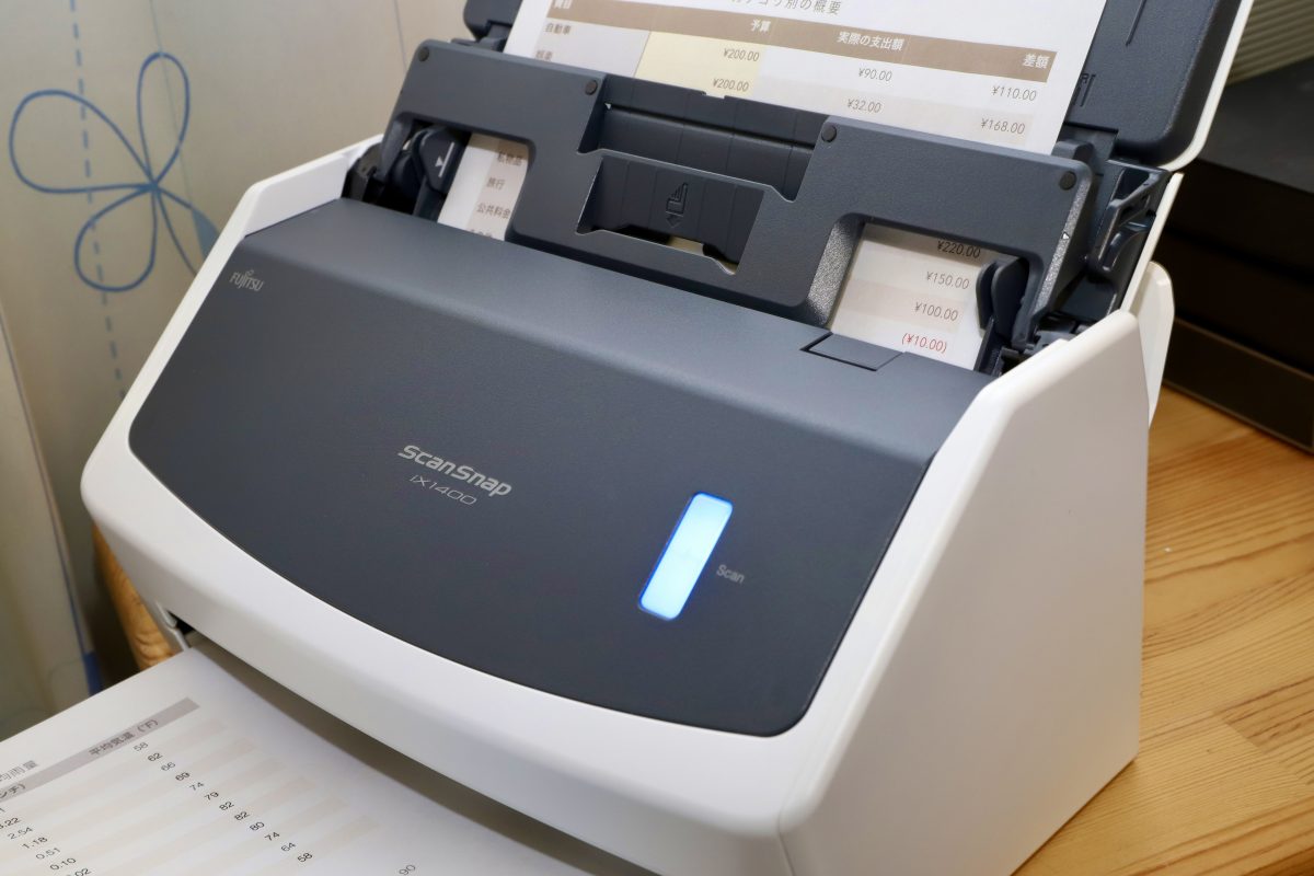 ScanSnapにシンプルな新型iX1400登場。ケーブル1本で接続、ワンボタン