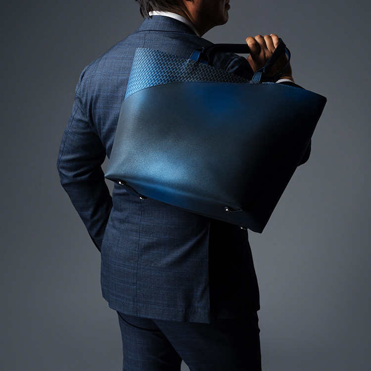 二宮五郎商店】金銀吹きアジログレイン(R)レザートート Phantom | 藤巻