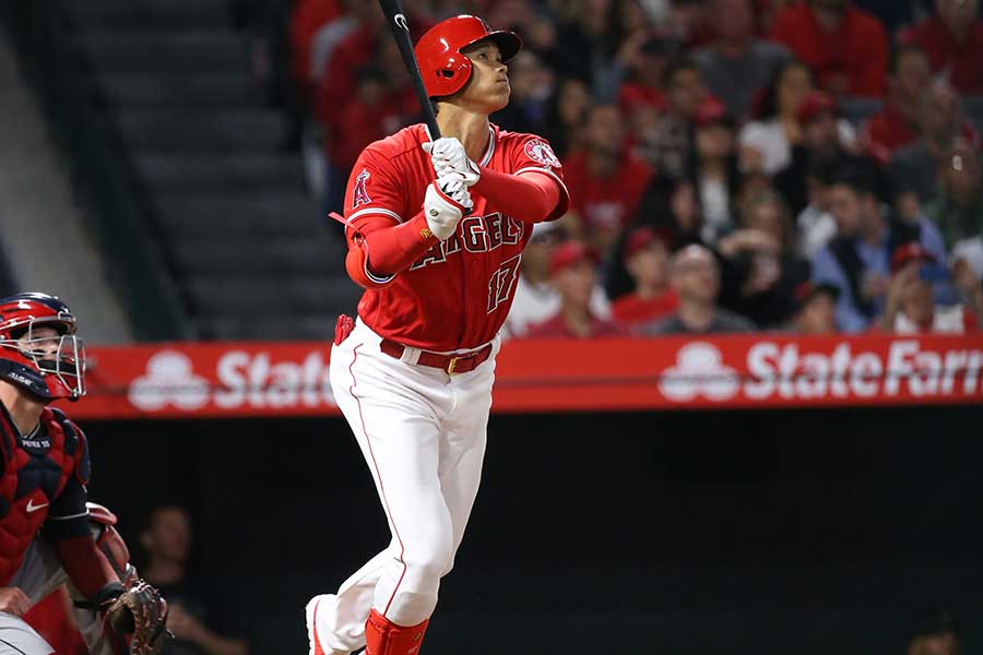 大谷翔平、本拠地初打席で1号3ラン 現地記者も続々称賛「とんでもなく