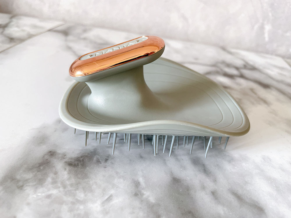 秋の頭皮ケアはこれ！新感覚のスカルプ＆ヘアケアブラシ「MANTA