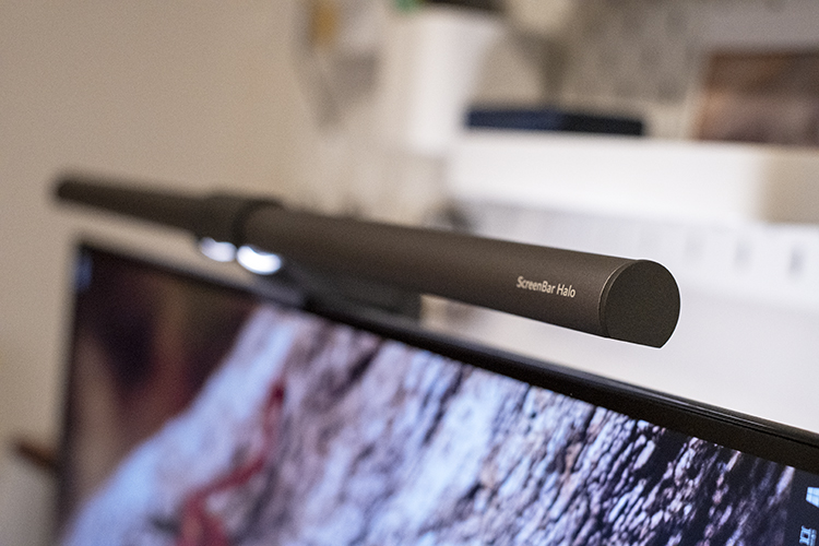 BenQ ScreenBar Halo レビュー】上品なモニターライト。間接照明として