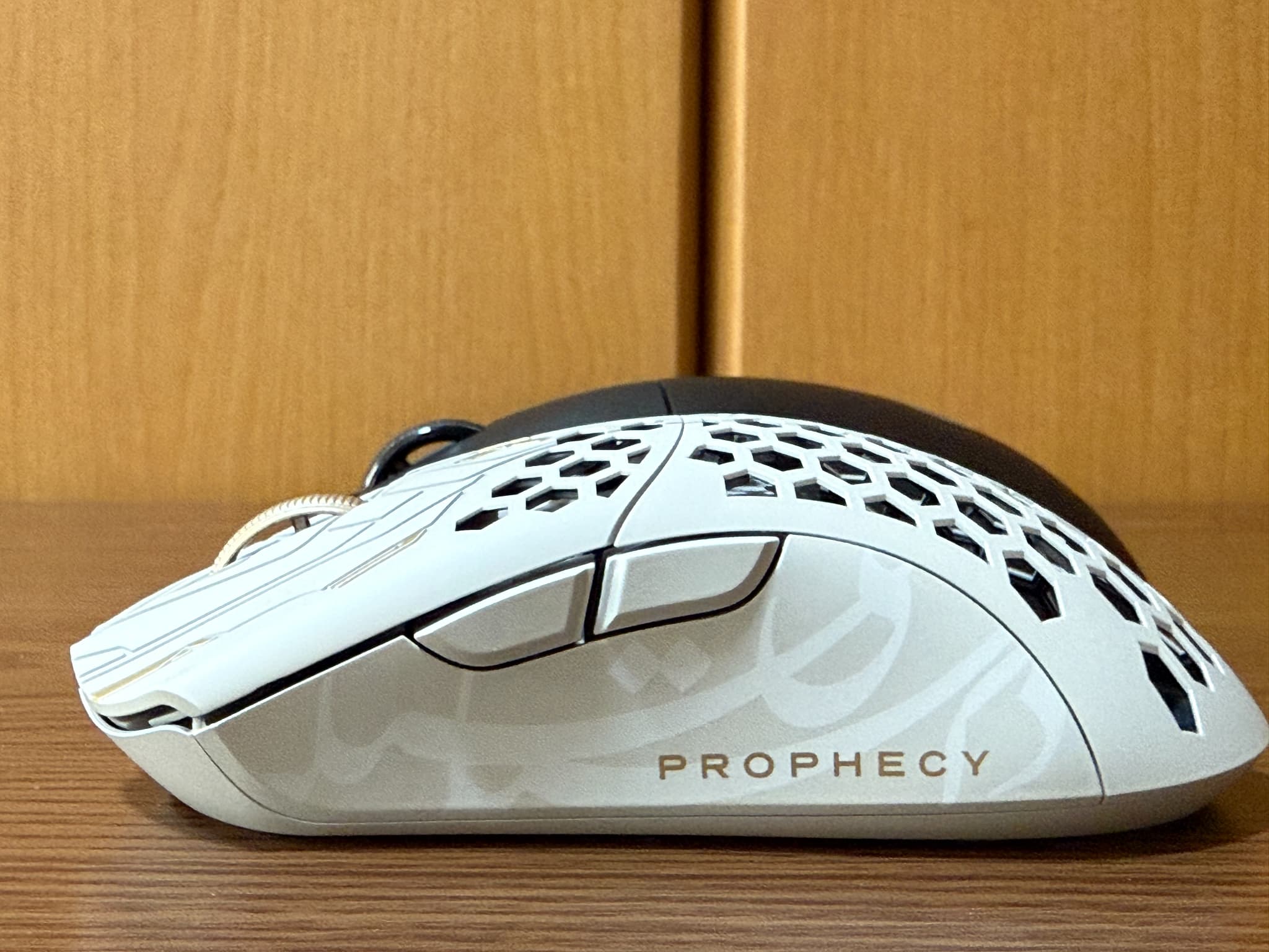 Finalmouse ULX Prophecy Clix レビュー｜デザインと機能性を持った最