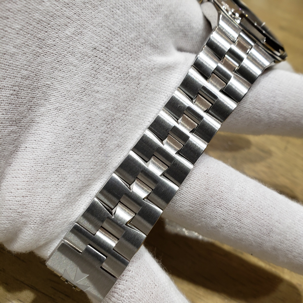 ヴァシュロン・コンスタンタン オーバーシーズ37 ブルー 2300V/100A