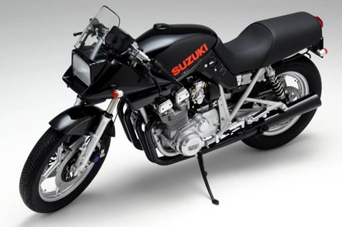 35周年イヤーに舘ひろし演じる鳩村刑事の愛機を再現！ 『スズキ