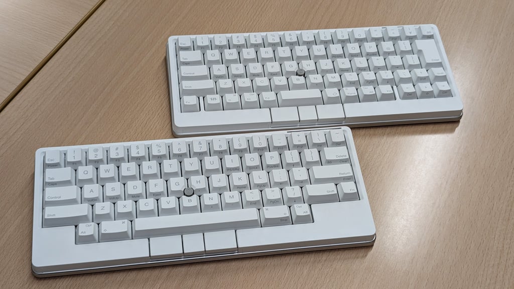 HHKB Studio」に新色「雪」を発売 XRヘッドセットのパススルーで視認性