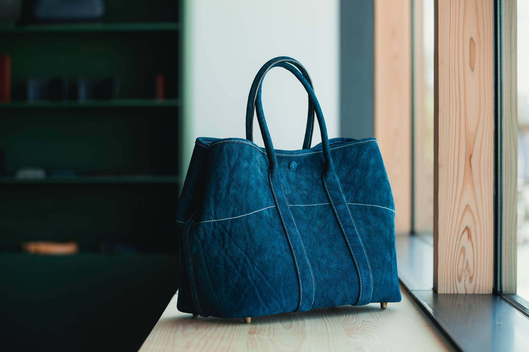 本藍染エレファントのトートバッグ – ghoe｜ゴエ 徳島県の革工房