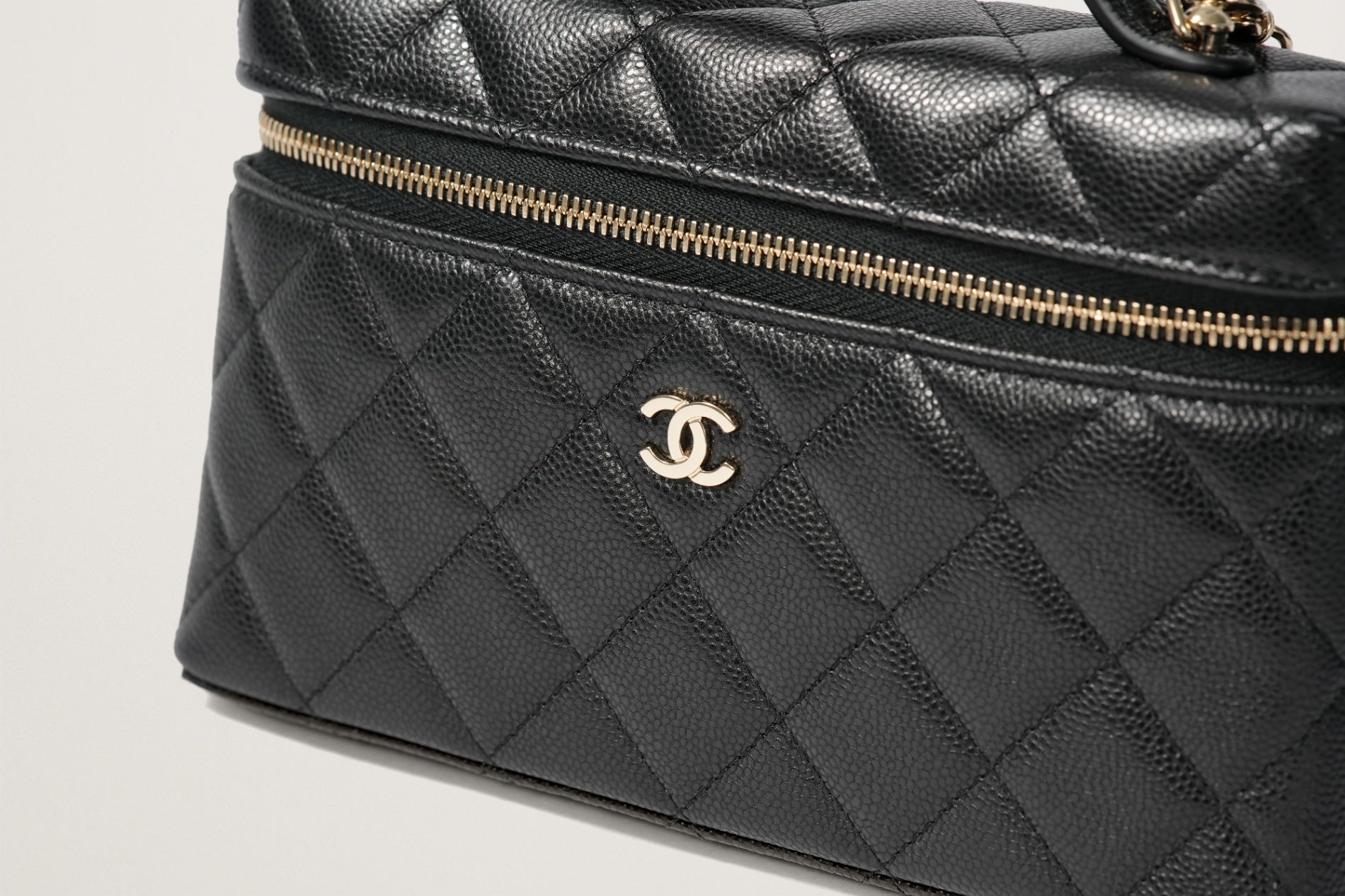 CHANEL マトラッセ スモールヴァニティケース – GINZA SATAKE