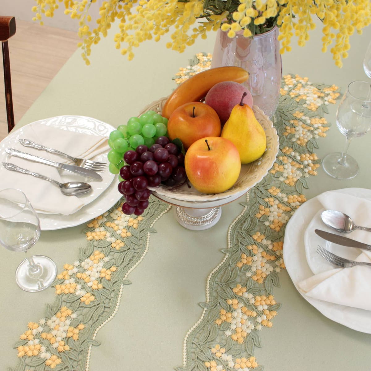 ミモザ柄ケミカルレース テーブルクロス 約133×198cm [un autre