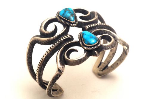 ナバホバングル アーロン・アンダーソン作 《ダブル・キングマン》 内