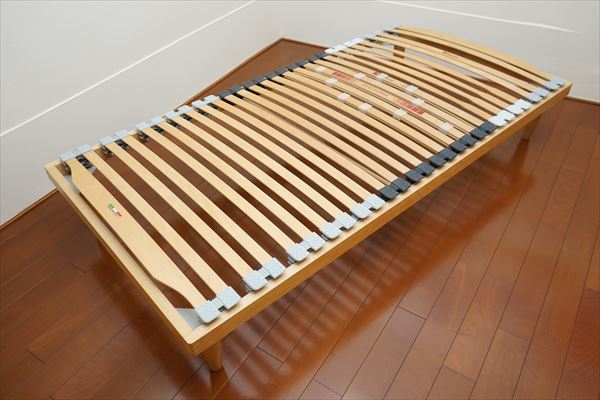 フラットタイプのウッドスプリングベッド
