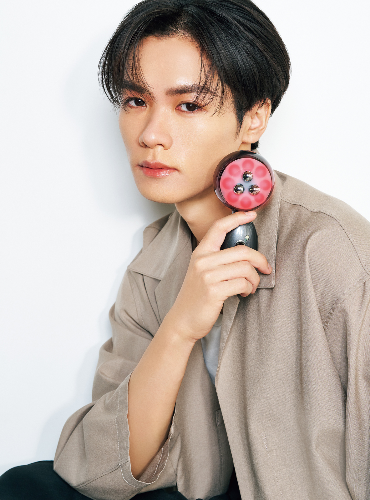 川村壱馬の新習慣。電子美顔器「エネボール®」の実力とは | GOETHE