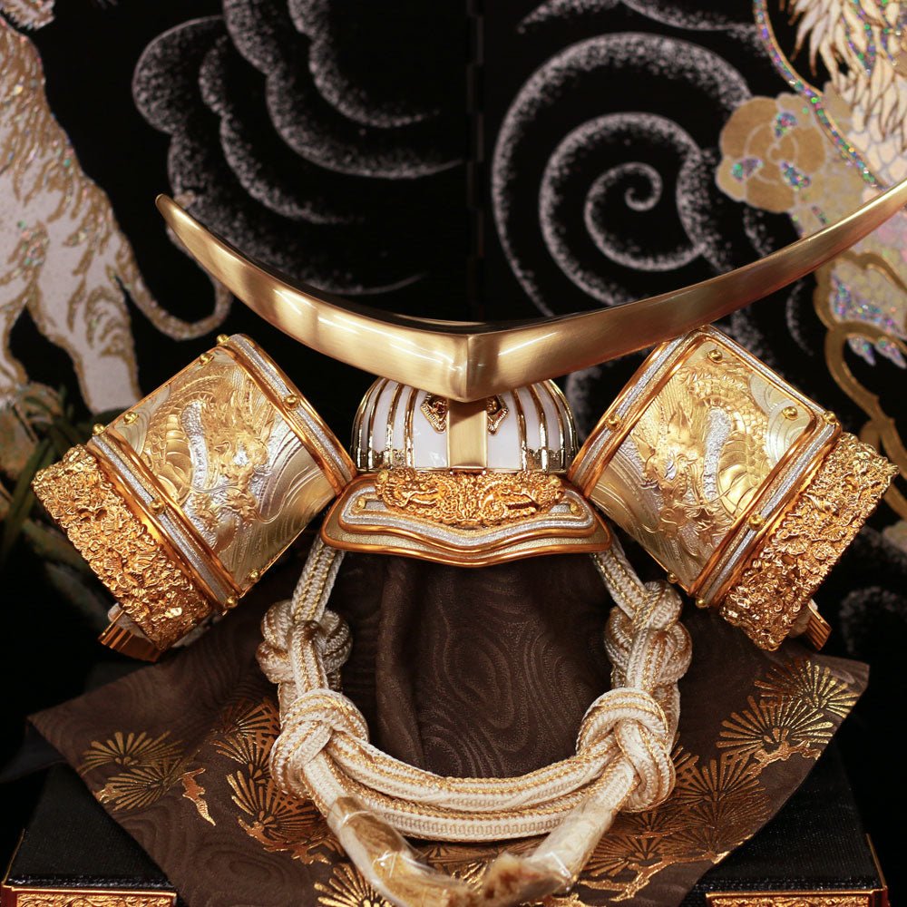 横幅60cm｜立体12号 武将 伊達政宗 白金｜ 五月人形 コンパクト飾り