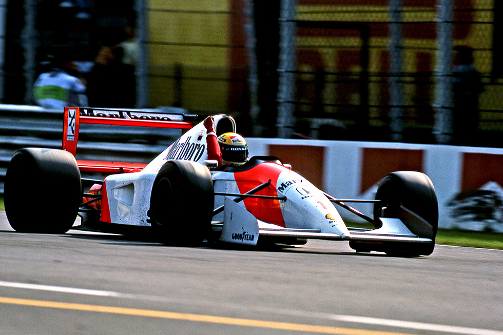 F1 ピンバッジ額装 1992年 限定品 レア 箱無し F1 ピンバッジ額装 1992