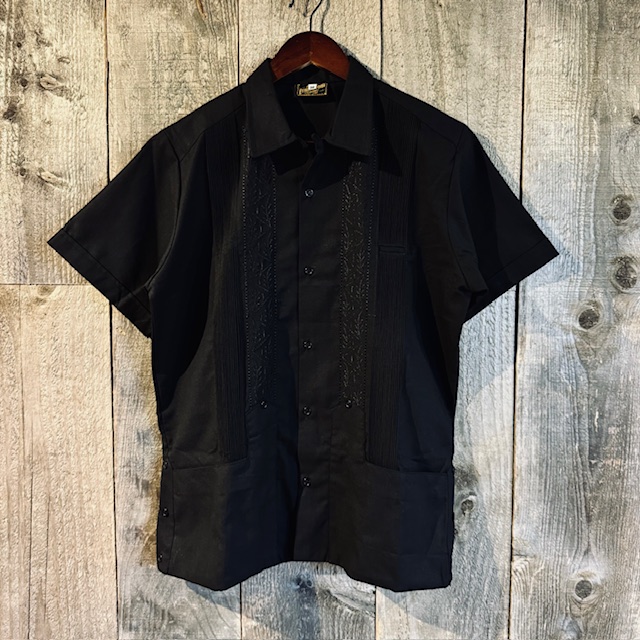 ESTRELLA STANDARD S/S GUAYABERA BLACK | Glam Inc.