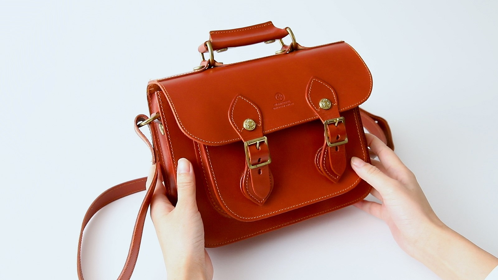 人気モデルの機能性｜サッチェルバッグ（9インチ） - ブライドルレザー