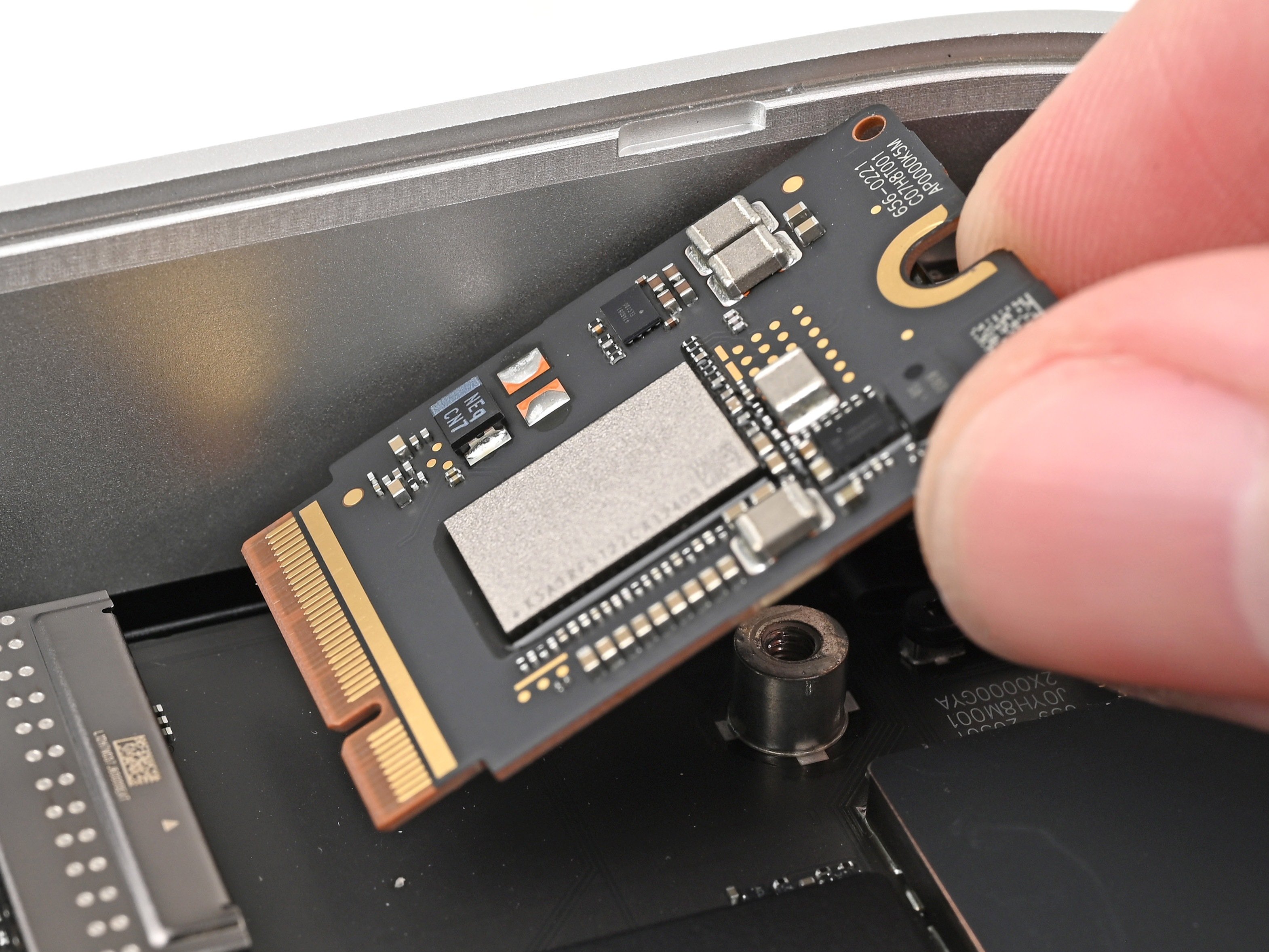 Mac mini (2024) SSDの交換 - iFixit 修理ガイド