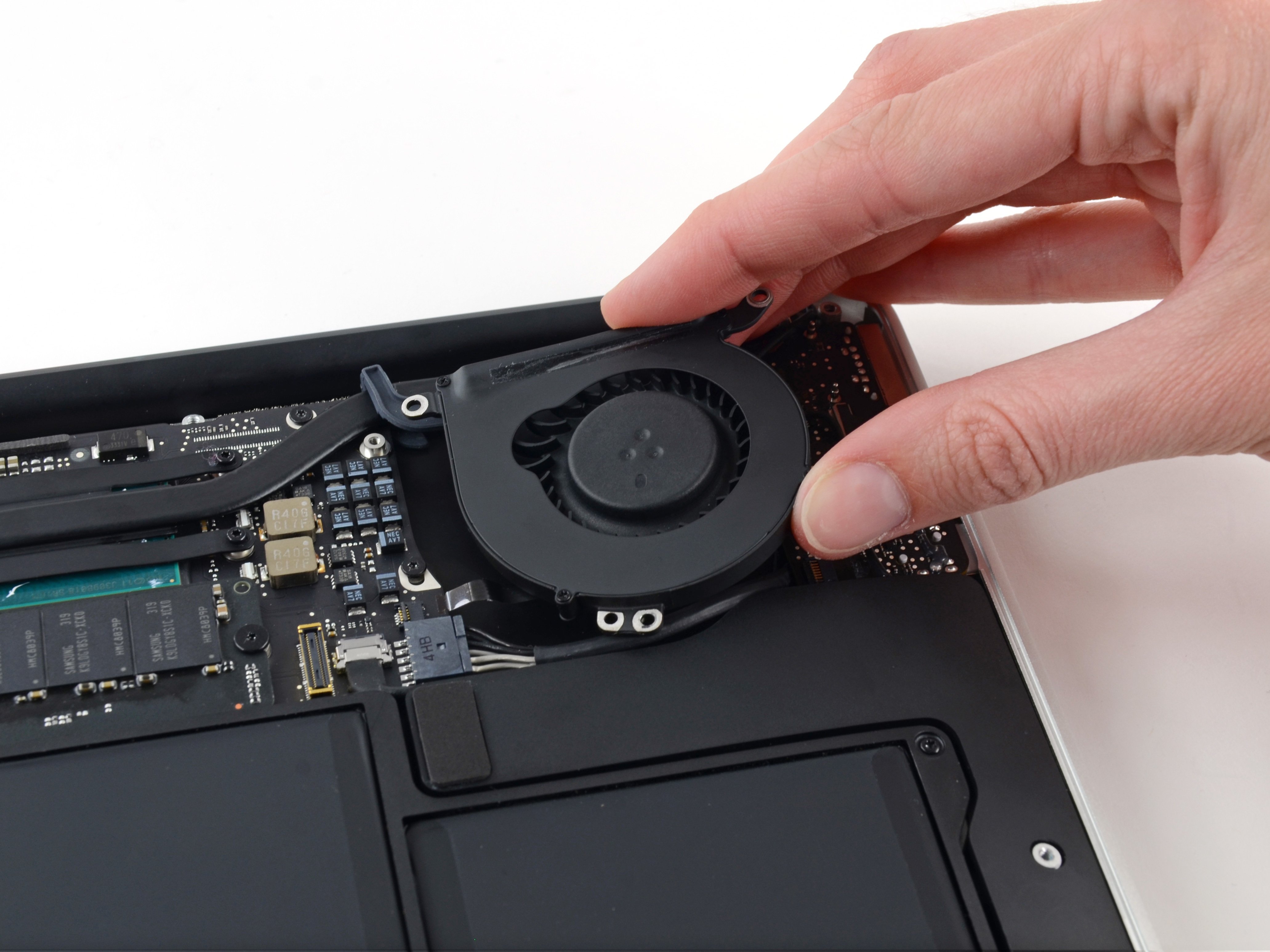 MacBook Air 13インチ Early 2017 ファンの交換 - iFixit 修理ガイド