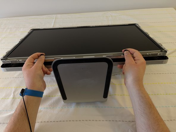 Apple LED Cinema Display 27インチ LED パネル修理 - iFixit 修理ガイド