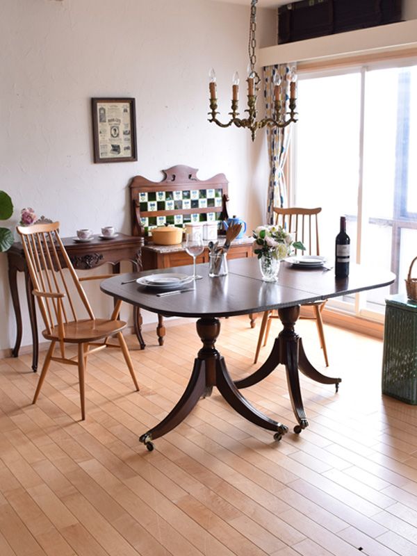 アーコールのゴールドスミスアームチェア（カスタード色・アーム付き