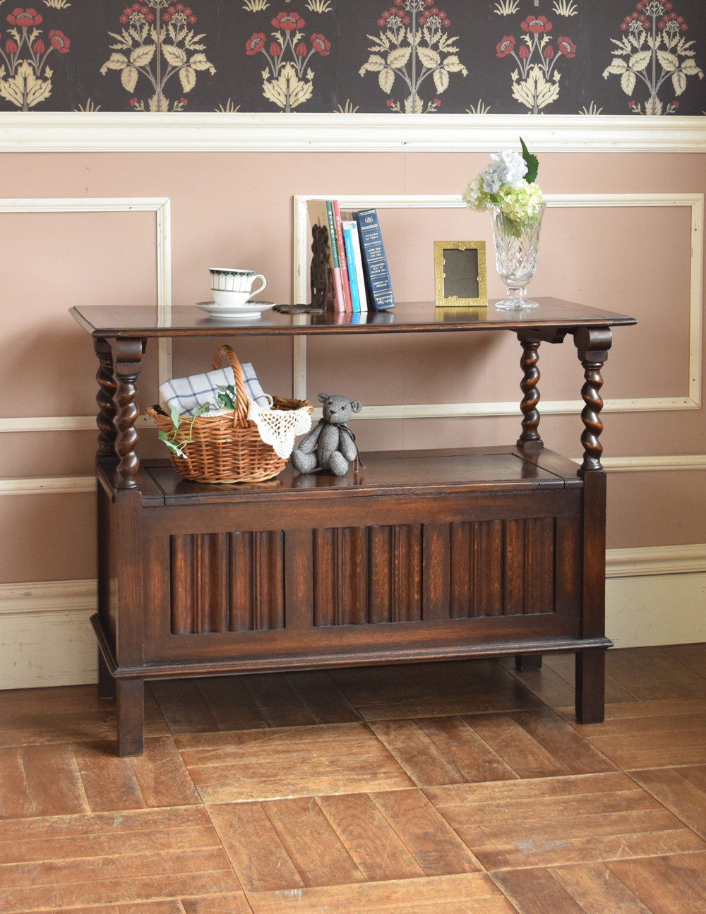 3通りに使える最もアンティークらしい家具、モンクスベンチ（ベンチ