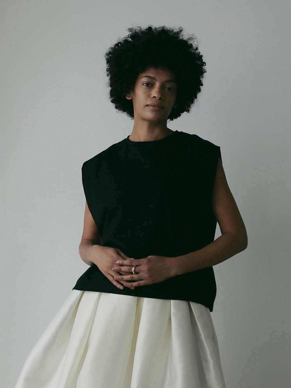 コットンノースリーブプルオーバー | Cut and sew | HER. Online Store