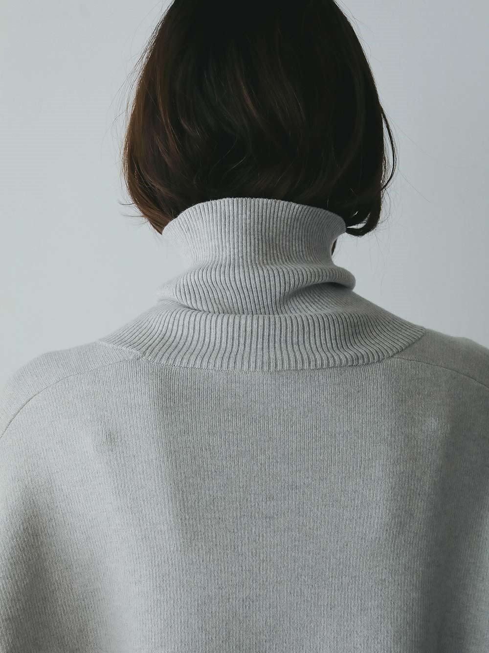 コットンカシミヤスタンドカラーニット | Knit | HER. Online Store