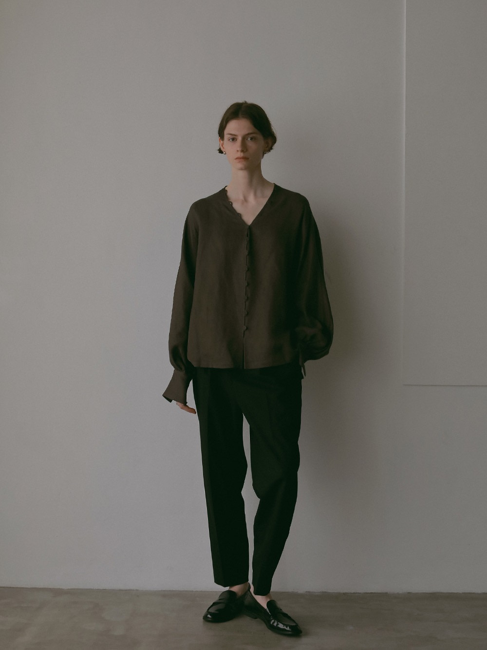 ボタンブラウス | Blouse | HER. Online Store