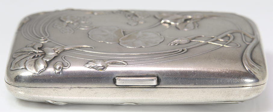 モネの「睡蓮」をモチーフにしたアール・ヌーヴォーのシガレット