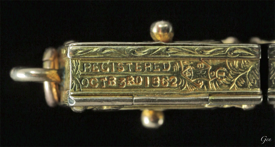 商標登録マークが彫刻されたミッド・ヴィクトリアンのマルチロケットの