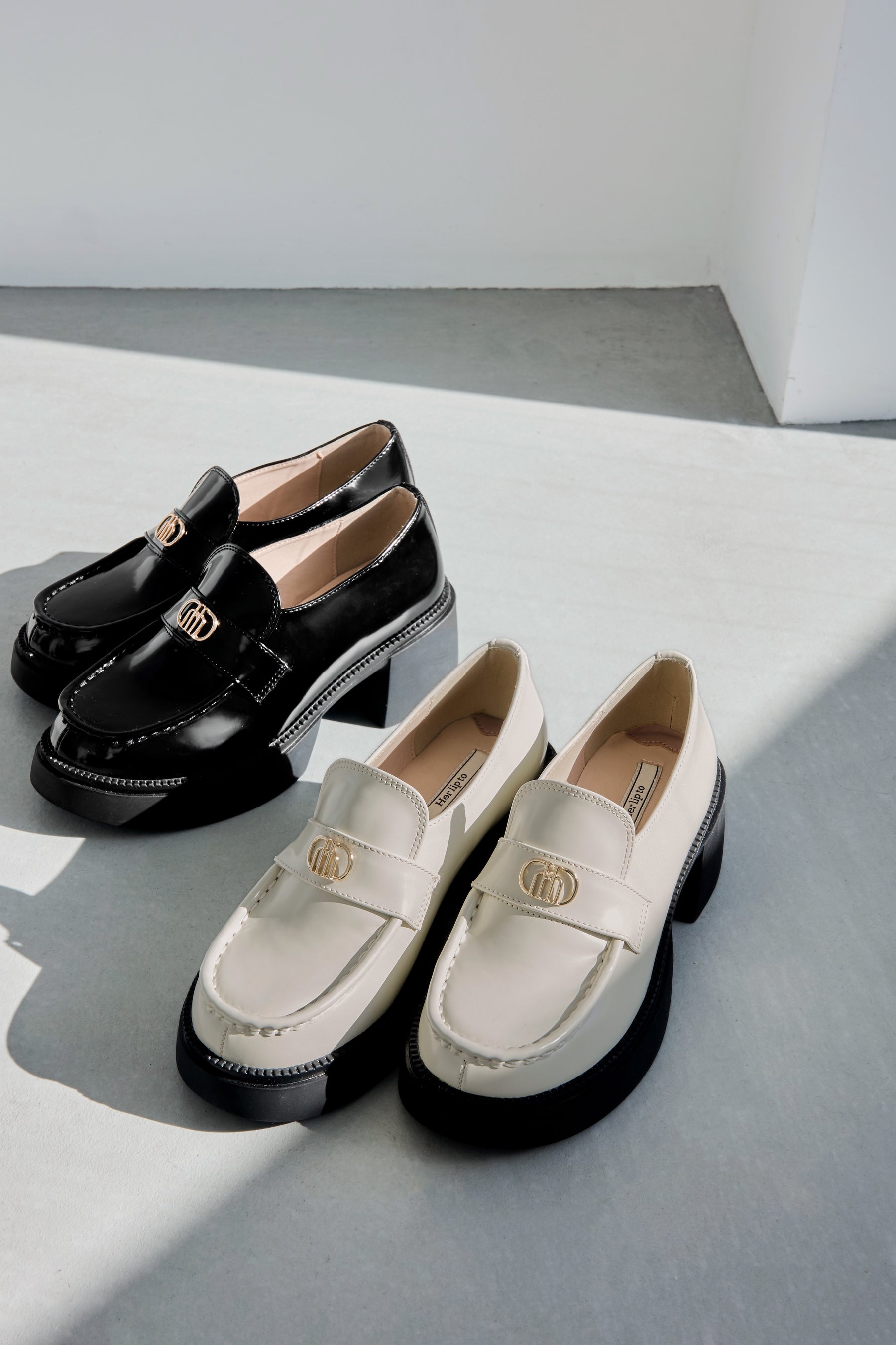 新色】Trois Logo Loafers