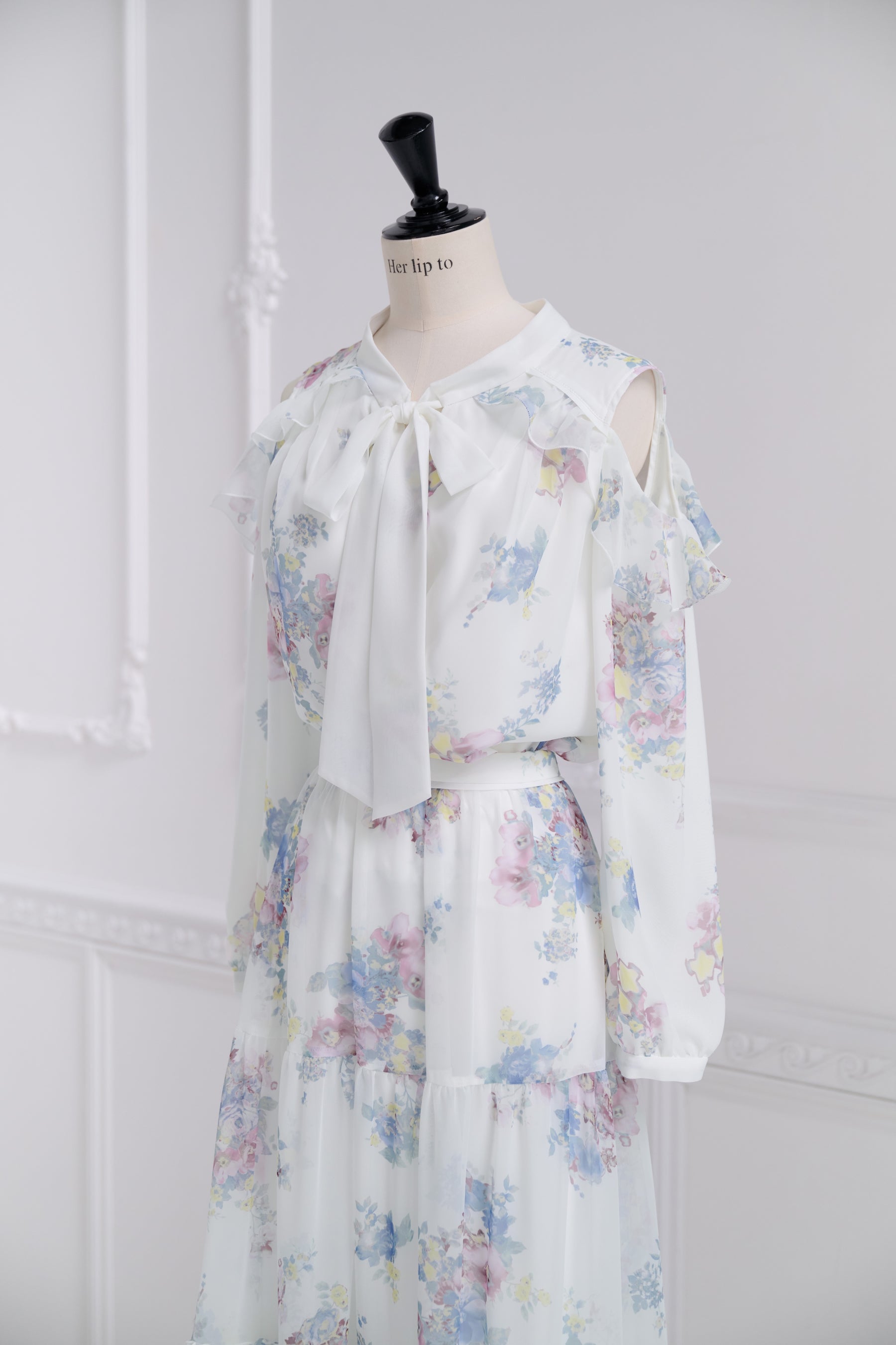 新色】Isaline Bow-Tie Floral Blouse