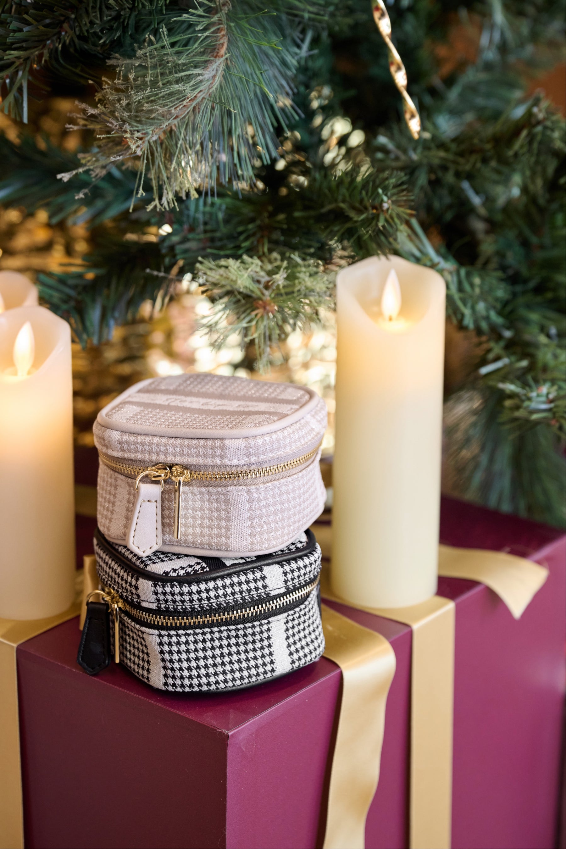 HLT Jacquard Jewelry Case