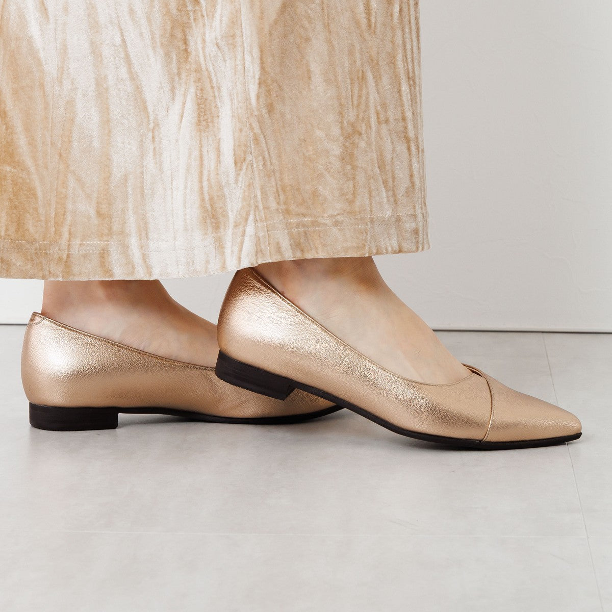 SALE】アシンメトリーVカットフラットパンプス/741316