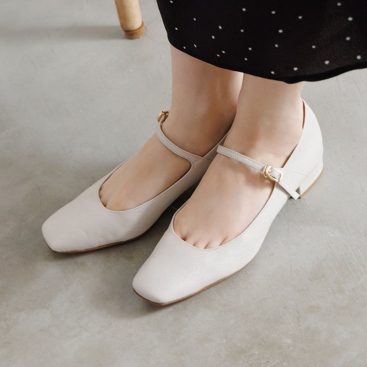 26SS新色追加】スクエアトゥメリージェーンパンプス/651111