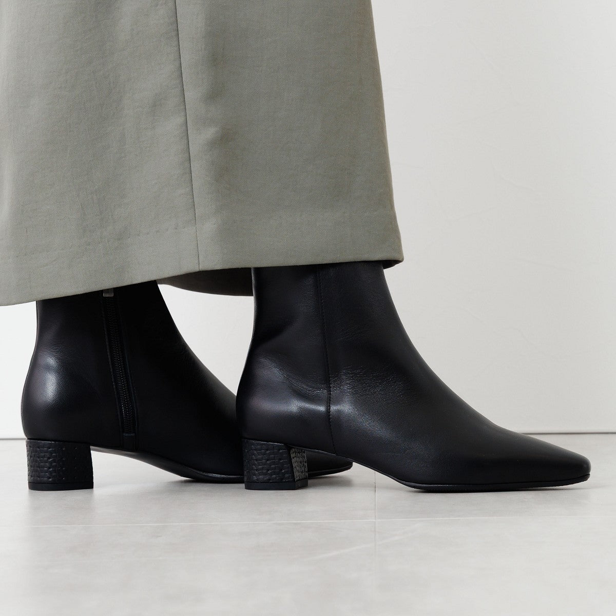 SALE】ポインテッドトゥショートブーツ/651402