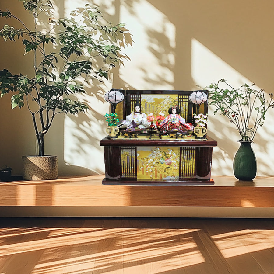 人形と屏風の絵柄の金彩加工の技法もトップクラス【音(おと)雛