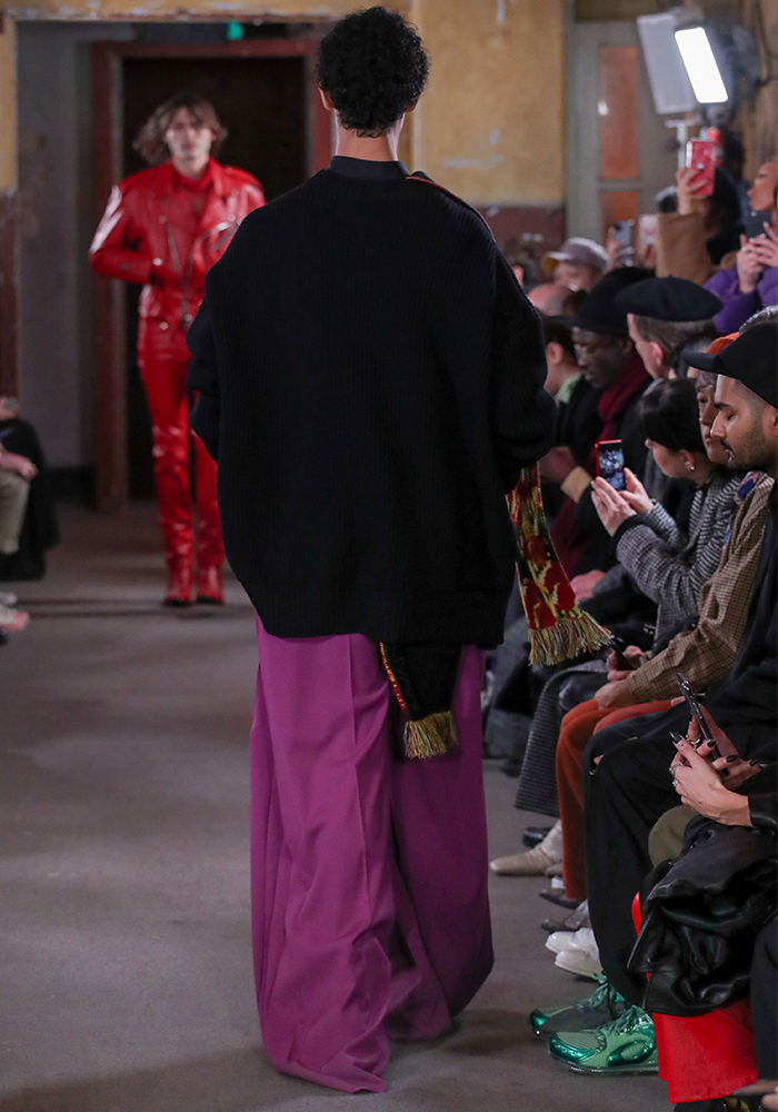 JOHN LAWRENCE SULLIVAN、MONTMARTRE NEW YORKコラボストール発売