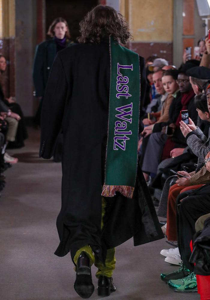 JOHN LAWRENCE SULLIVAN、MONTMARTRE NEW YORKコラボストール発売